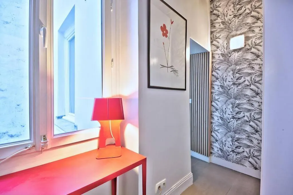 Apartment 1 Bedroom Apt Only 15 Min Walk To The Louvre Paris France